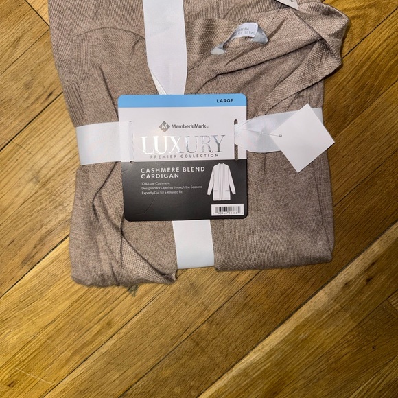 Lux Premier Collection Cashmere Blend in Soft Brown - Picture 3 of 3